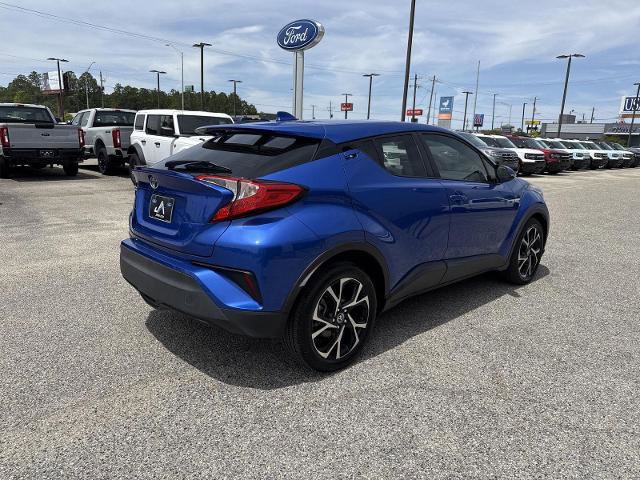 Used 2022 Toyota C-HR XLE FWD image 3