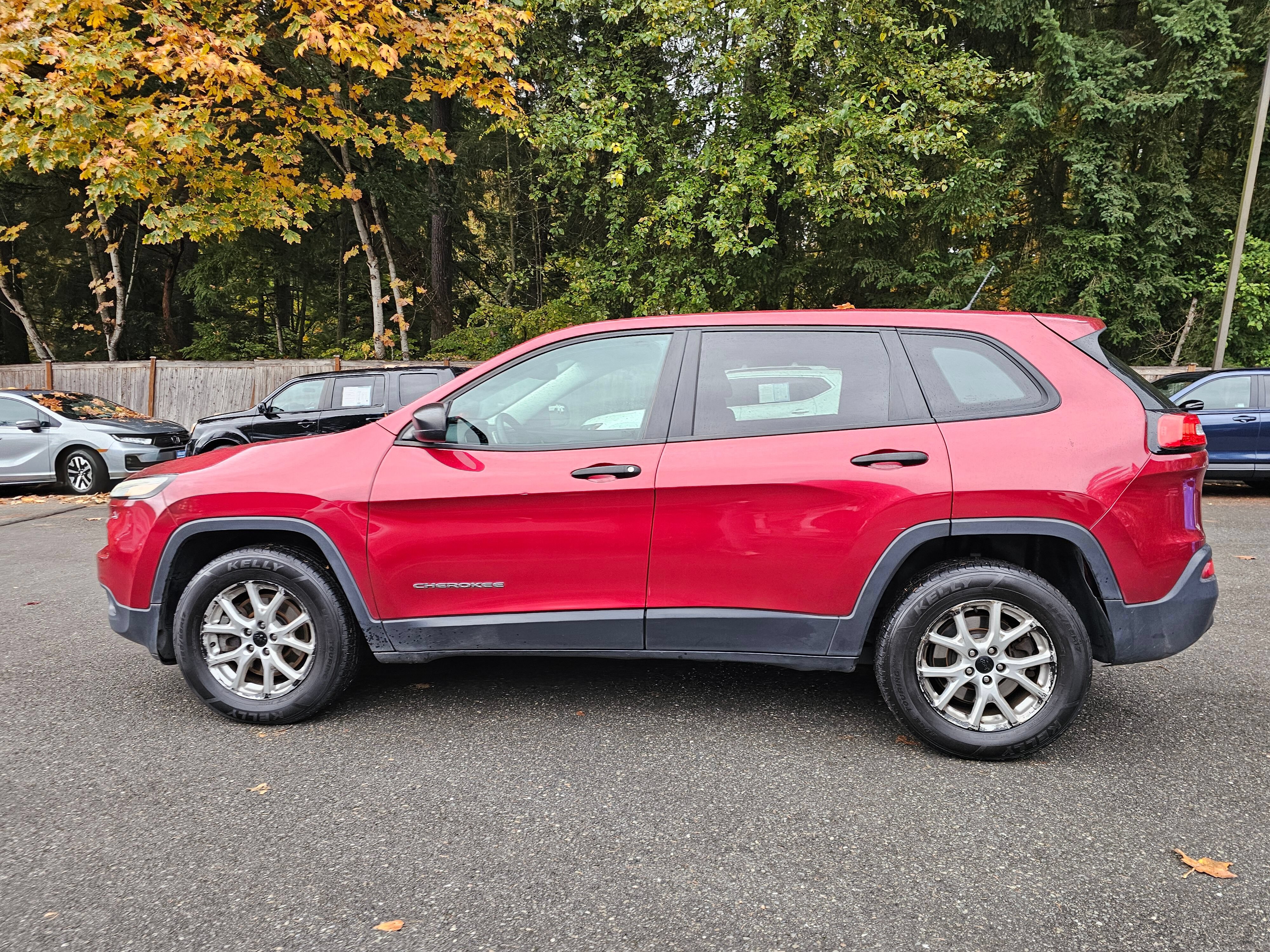 Used 2014 Jeep Cherokee Sport AWD/4WD image 4