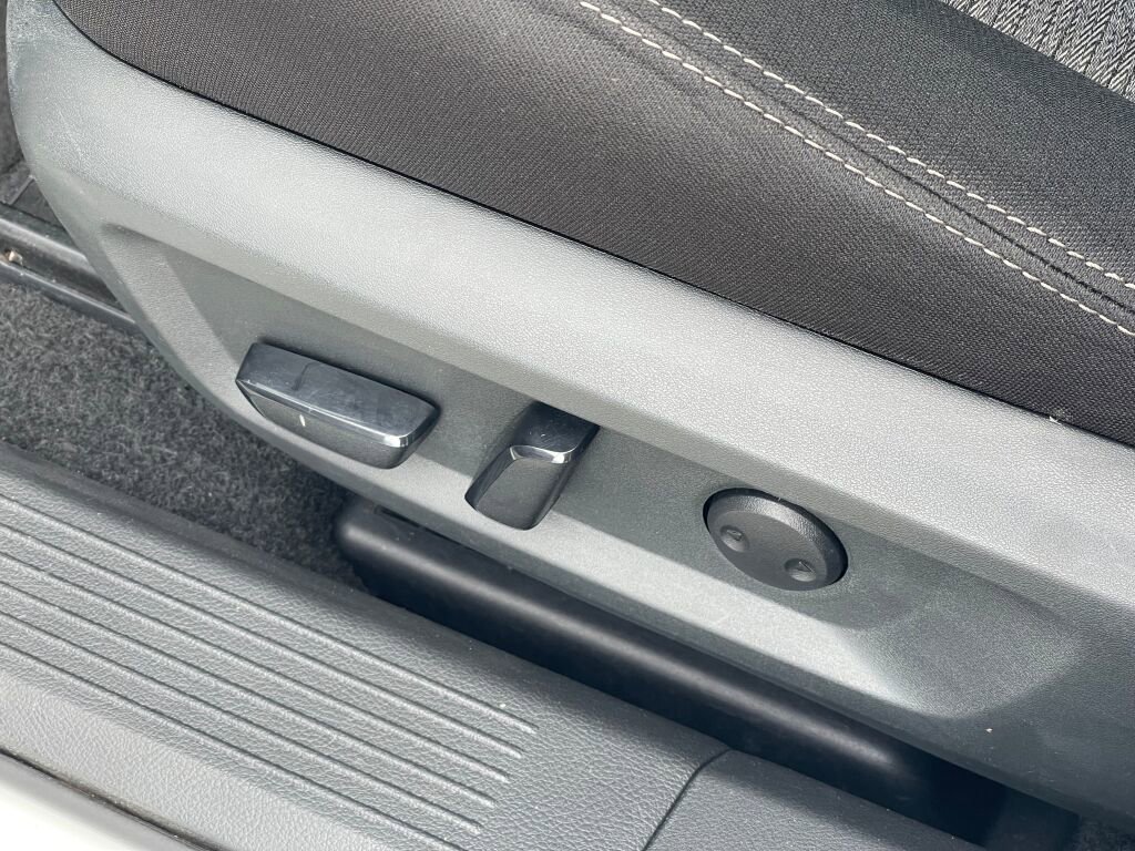 Used 2023 Nissan Rogue SV image 7