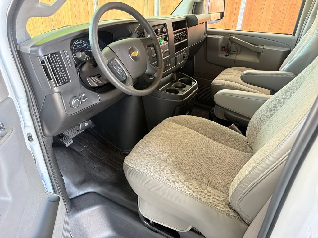 Used 2025 Chevrolet Express 3500 LS RWD image 2