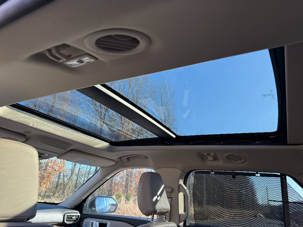 Used 2022 Ford Explorer Limited w/ Limited Technology Package image 5