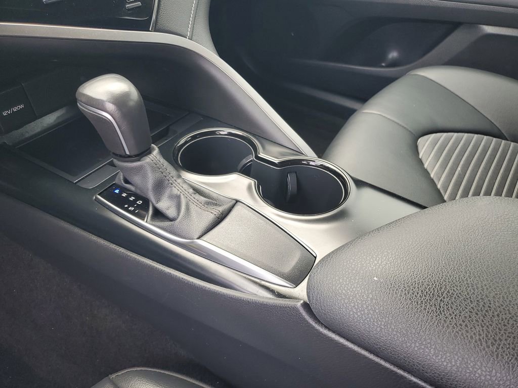 Used 2020 Toyota Camry SE image 19