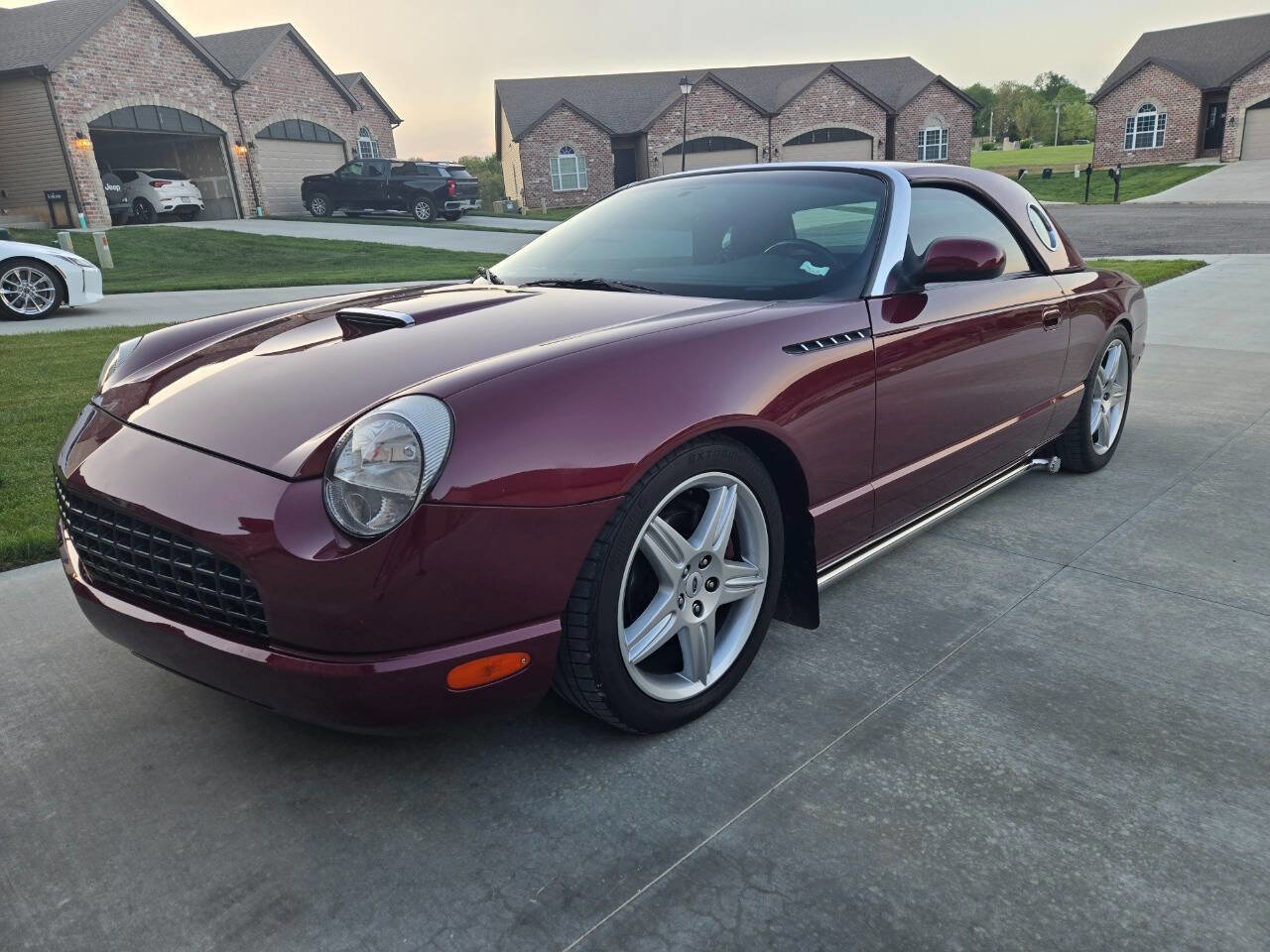 Used 2004 Ford Thunderbird Deluxe RWD image 2