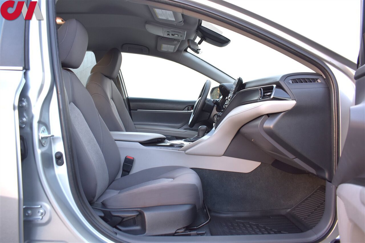 Used 2022 Toyota Camry LE AWD/4WD image 27