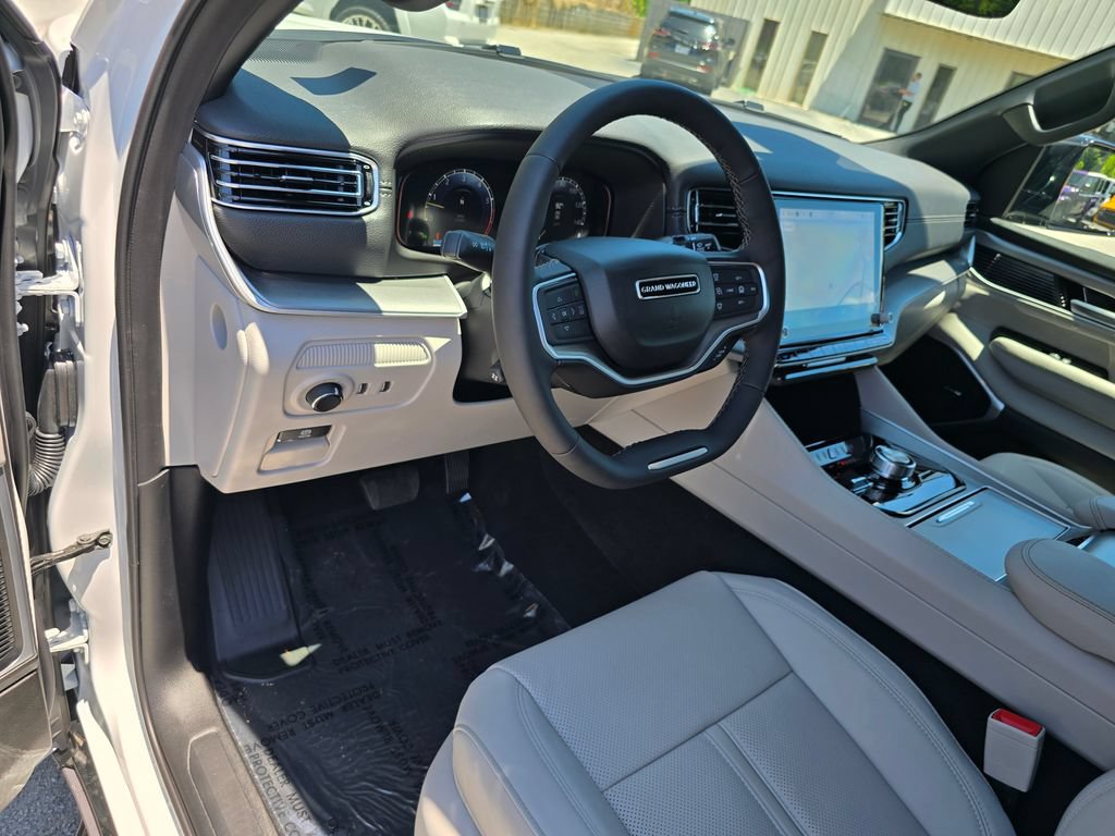 New 2026 Jeep Grand Wagoneer L 4WD w/ Premium Group I image 24