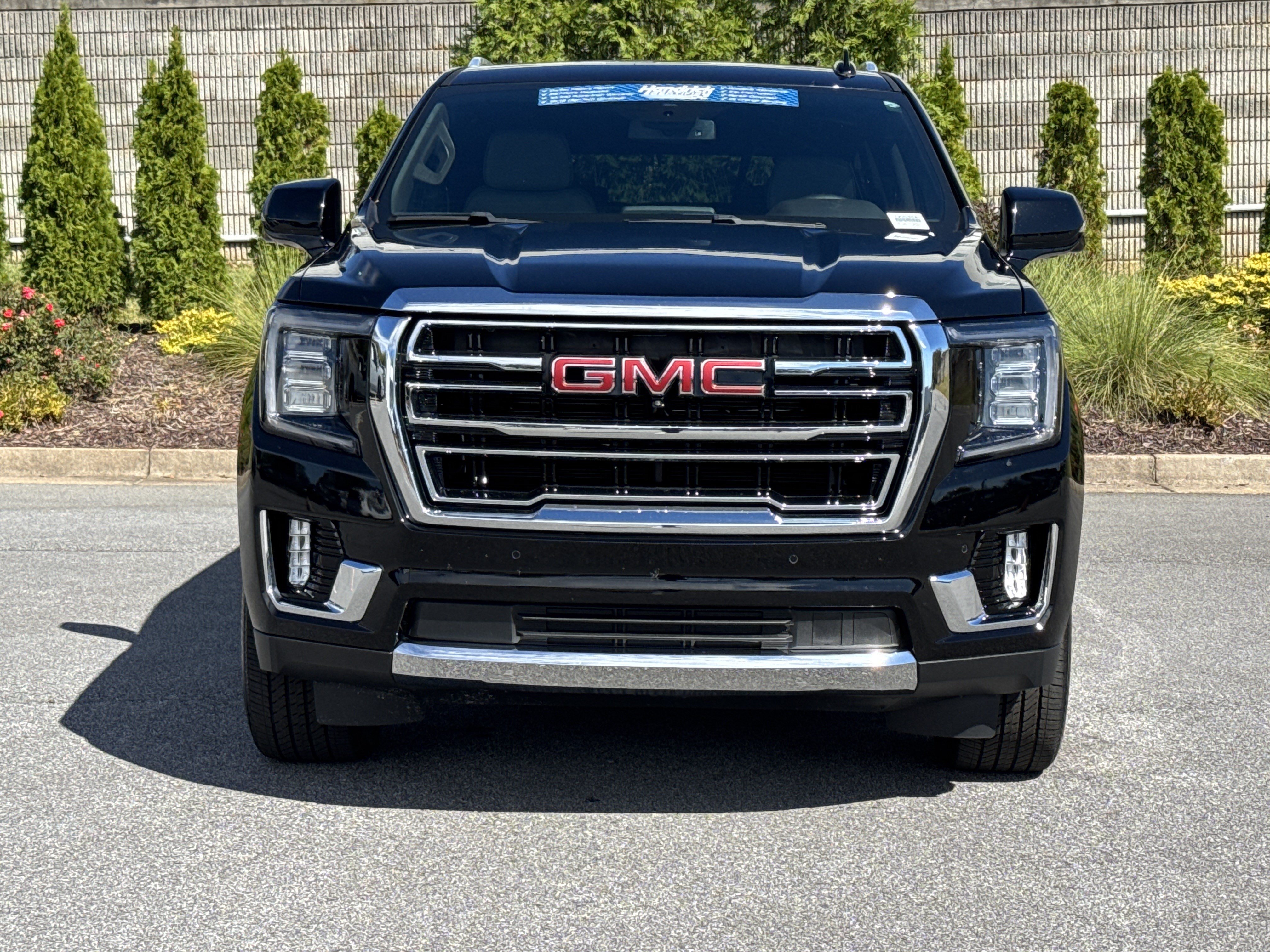 Used 2024 GMC Yukon XL SLT w/ SLT Luxury Package RWD image 3