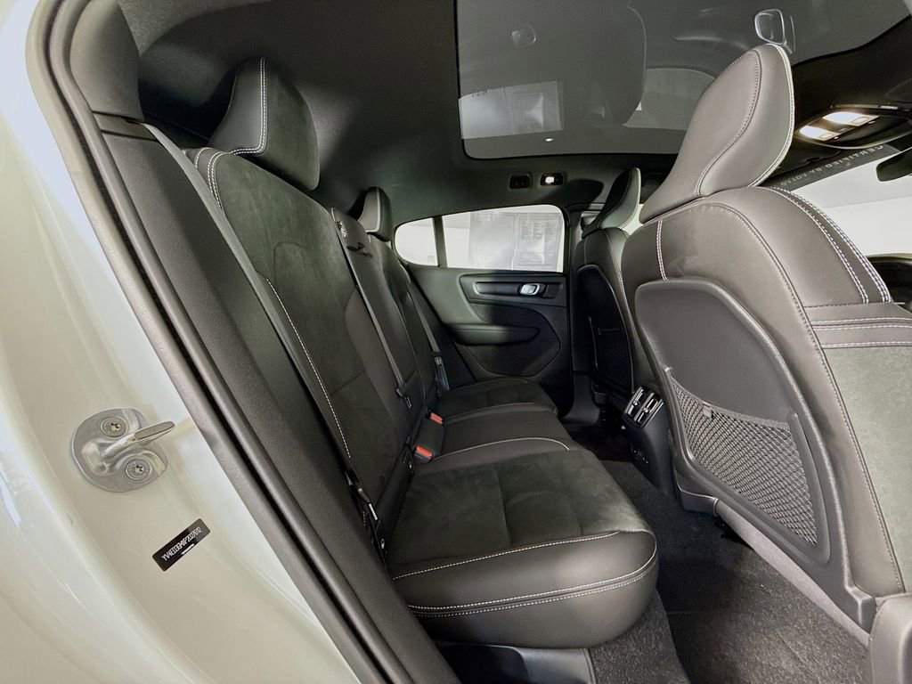 Certified 2023 Volvo C40 P8 Recharge Ultimate w/ Protection Package Premier image 29