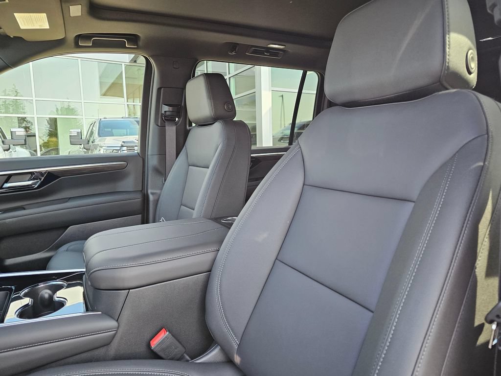 New 2026 Chevrolet Suburban LT w/ Comfort Package AWD/4WD image 25