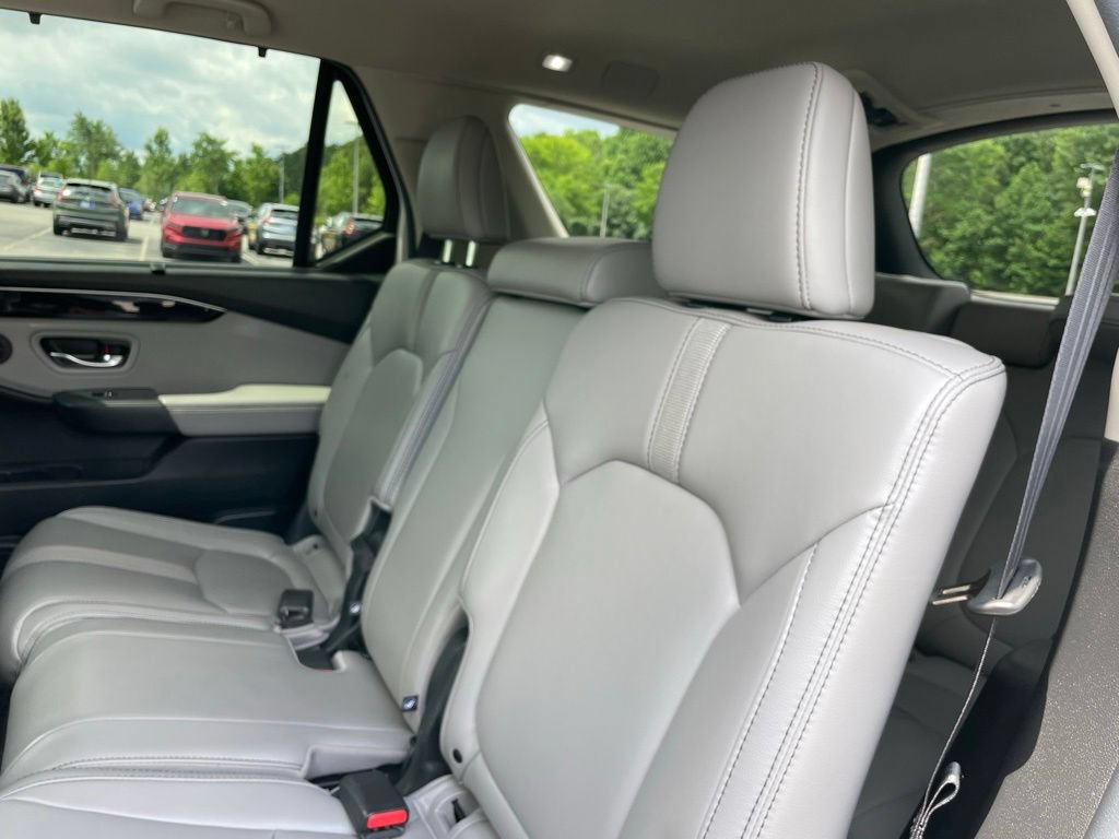 Certified 2025 Honda Pilot EX-L image 42