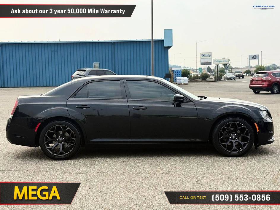 Used 2019 Chrysler 300 Touring w/ Sport Appearance Package RWD image 6