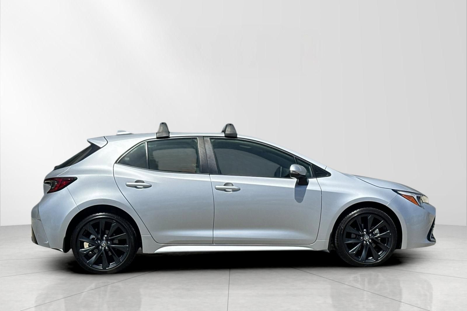 Used 2025 Toyota Corolla XSE FWD image 4