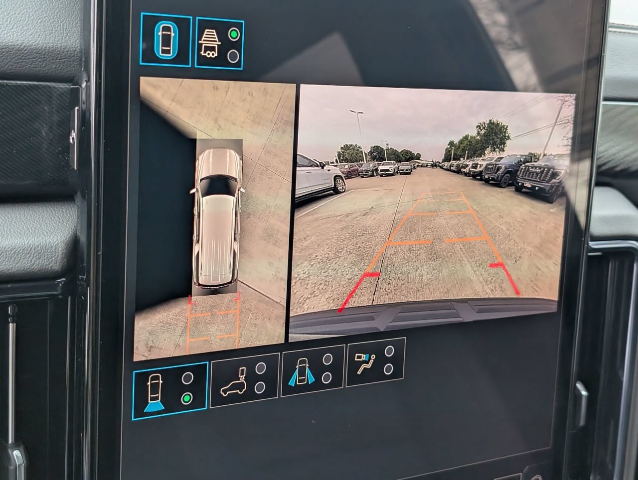 New 2026 GMC Yukon XL AT4 w/ AT4 Premium Package AWD/4WD image 12