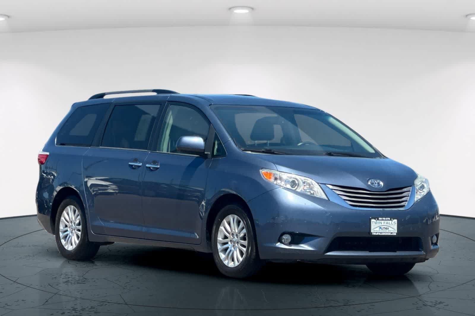 Used 2015 Toyota Sienna XLE FWD image 5