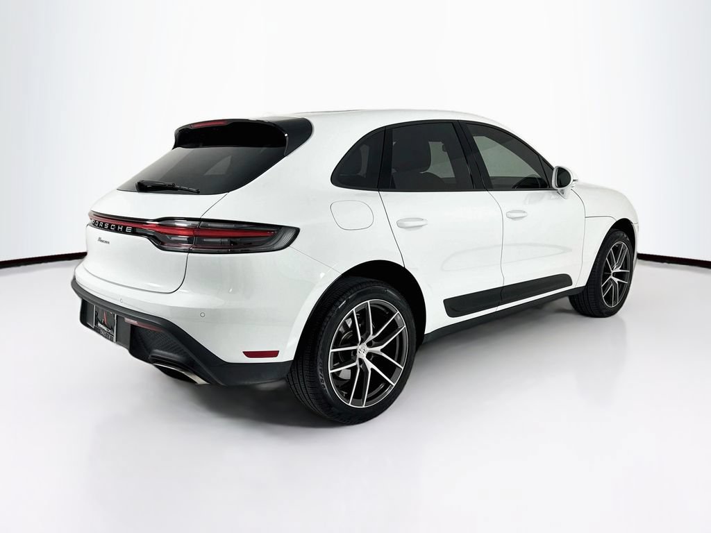 Certified 2025 Porsche Macan AWD/4WD image 9