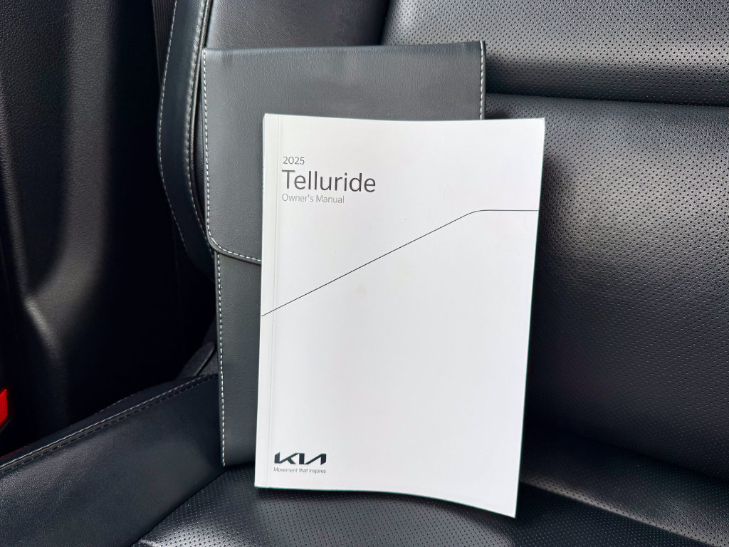 Used 2025 Kia Telluride S AWD/4WD image 41