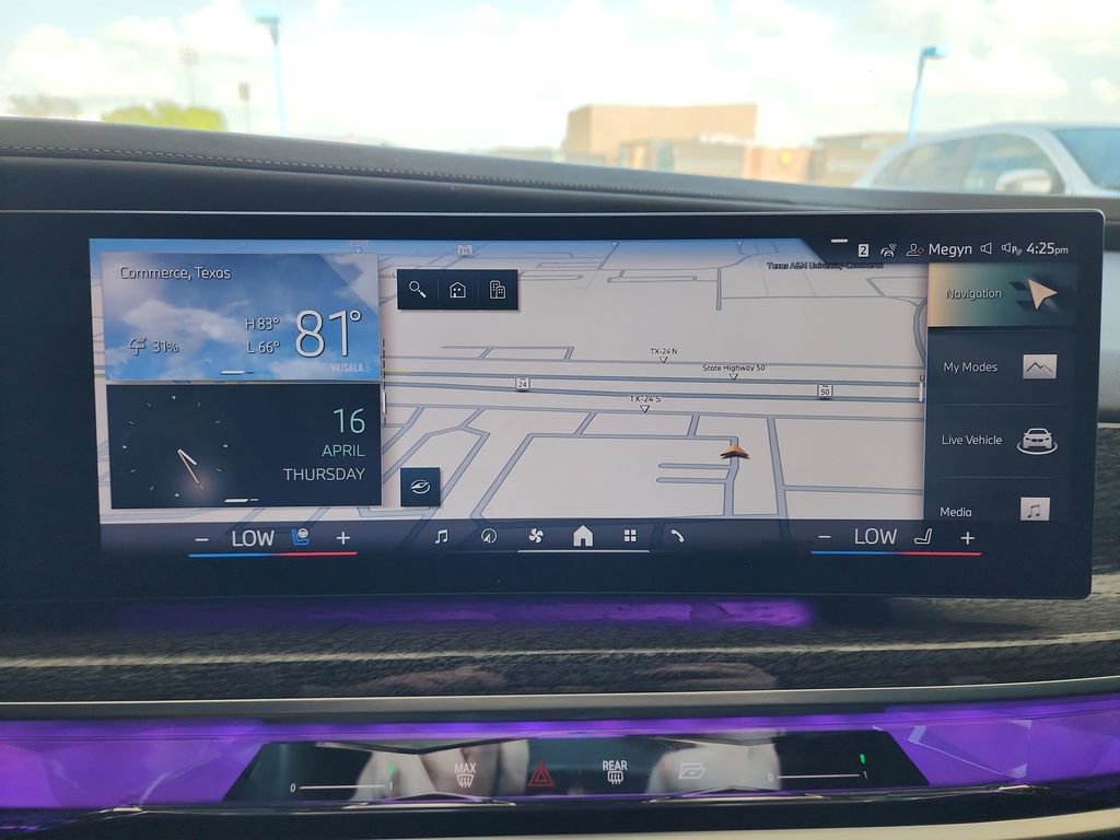 Used 2023 BMW 740i w/ Executive Package image 25