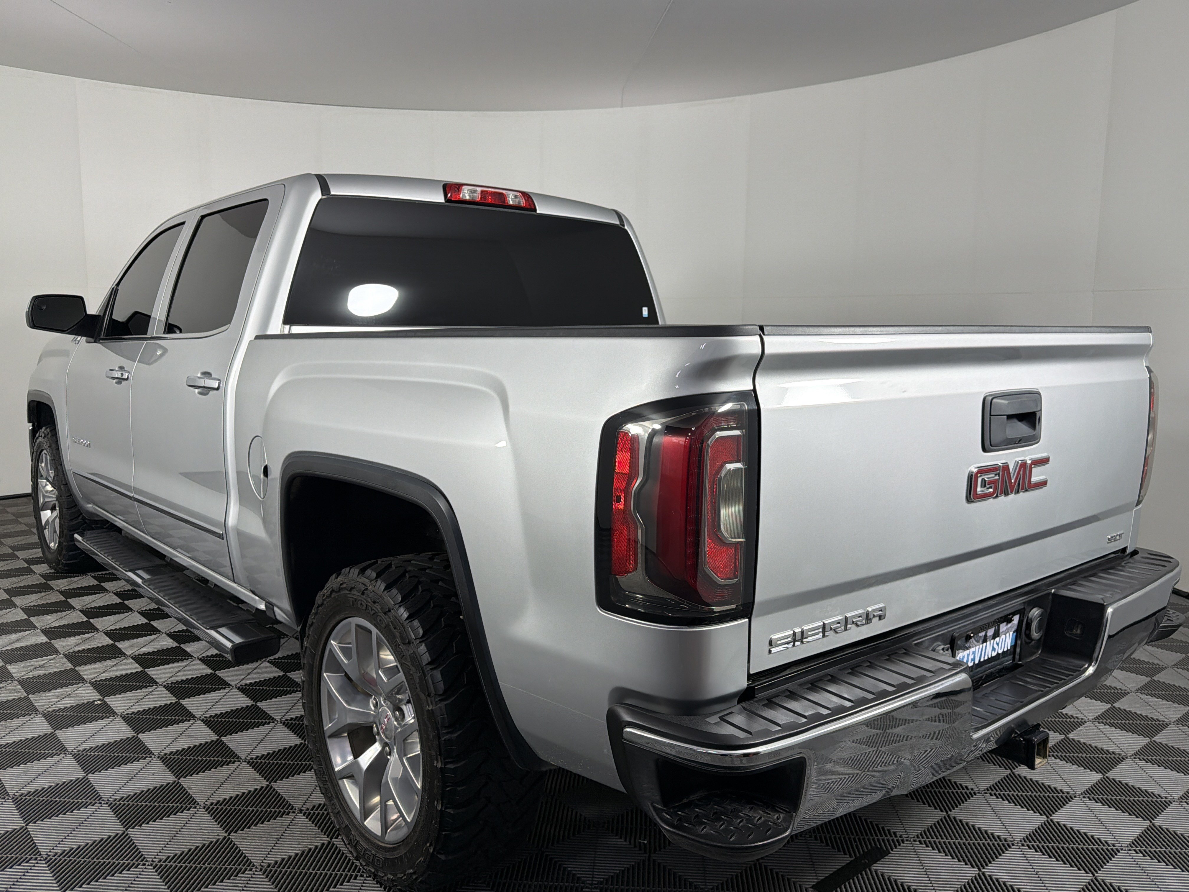 Used 2018 GMC Sierra 1500 SLT w/ SLT Premium Package AWD/4WD image 5