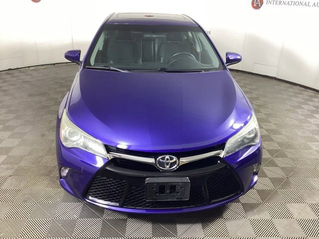 Used 2016 Toyota Camry SE w/ Moonroof Package image 2