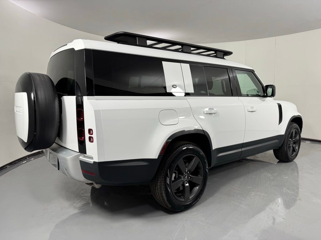 Used 2024 Land Rover Defender 130 S image 7