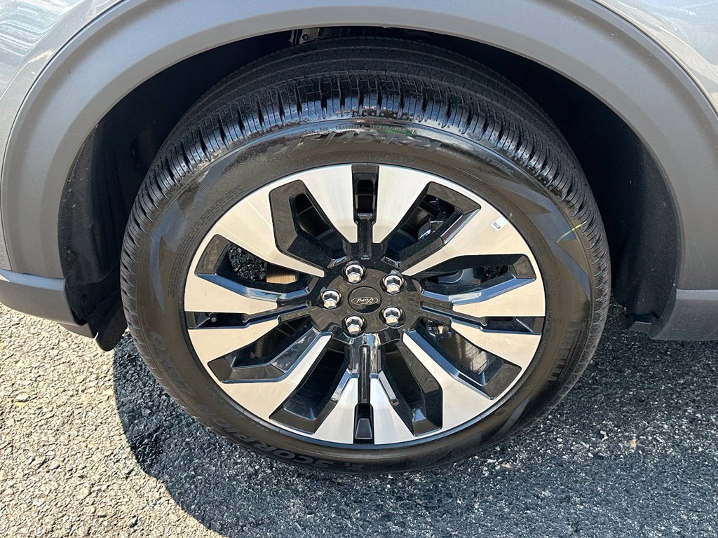 New 2026 Ford Explorer Platinum w/ LUX Leather Package AWD/4WD image 6