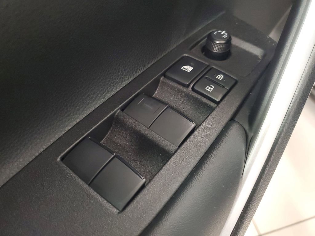 Used 2025 Toyota Corolla Cross LE image 18