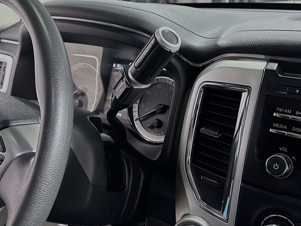 Used 2017 Nissan Titan SV image 16