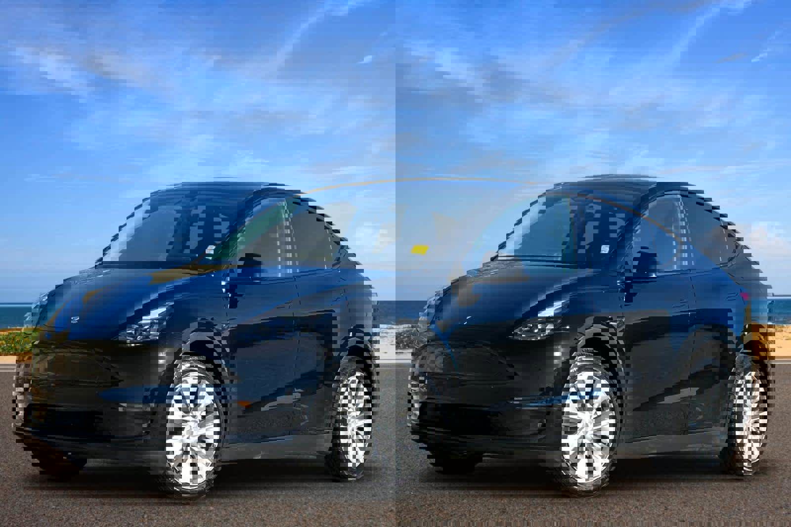 Used 2024 Tesla Model Y Long Range video 1