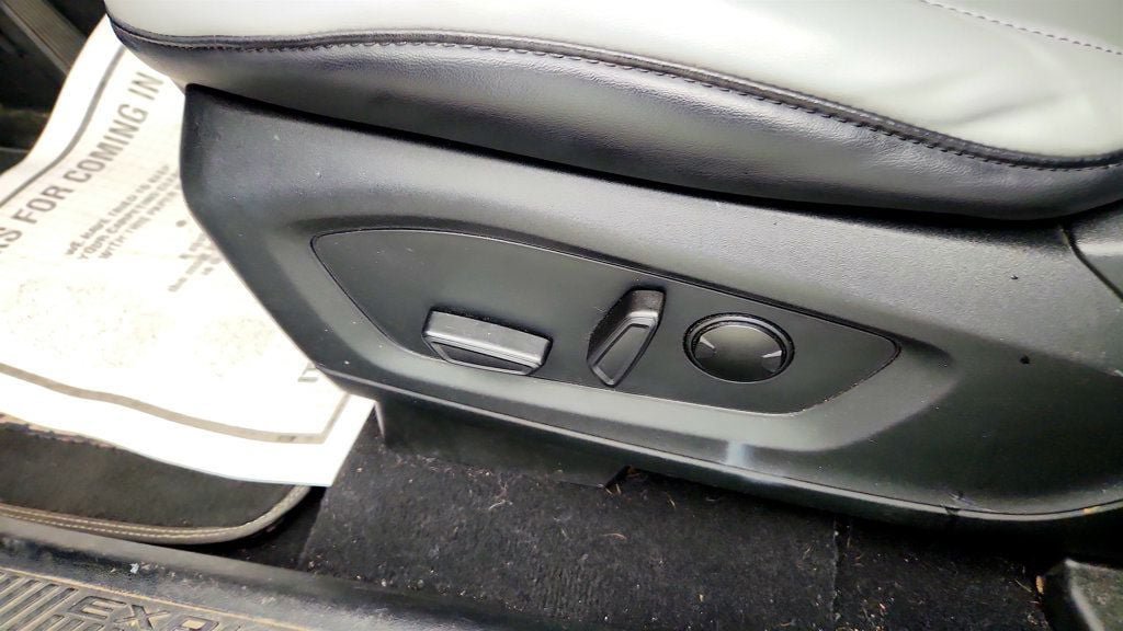 Used 2021 Ford Explorer XLT w/ Equipment Group 202A AWD/4WD image 12
