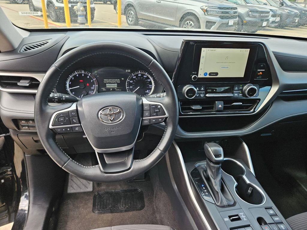 Used 2024 Toyota Highlander LE image 17