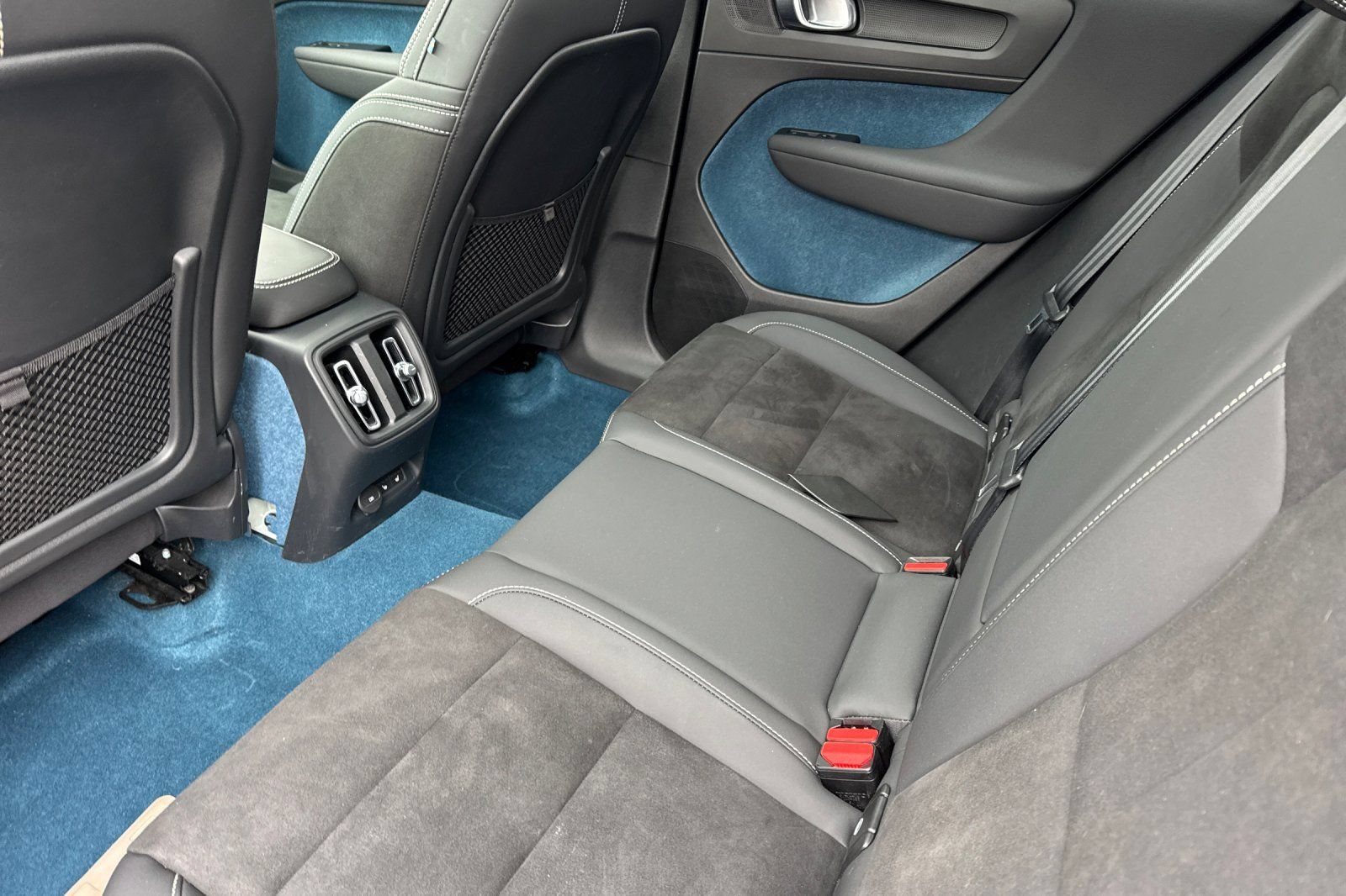 Used 2023 Volvo XC40 Recharge Ultimate w/ Protection Package Premier AWD/4WD image 12