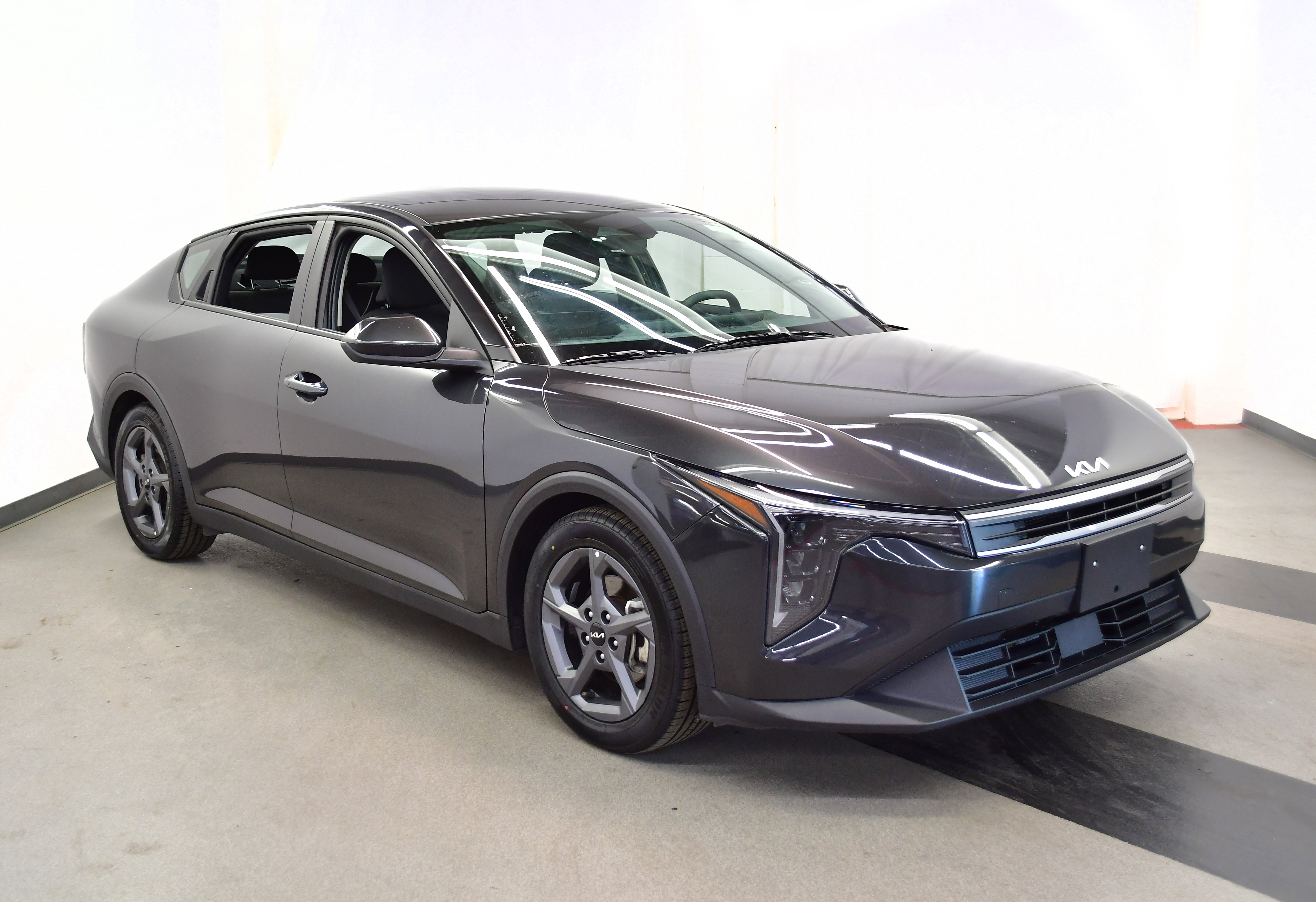 Used 2025 Kia K4 FWD image 2