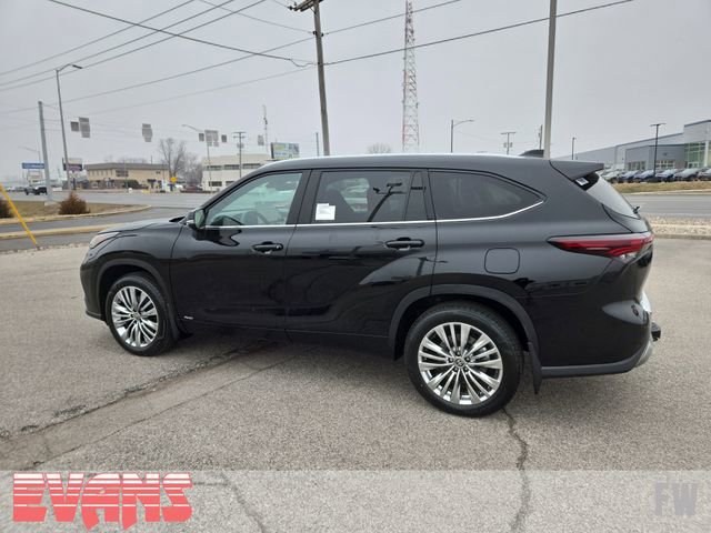 Certified 2026 Toyota Highlander Platinum image 28