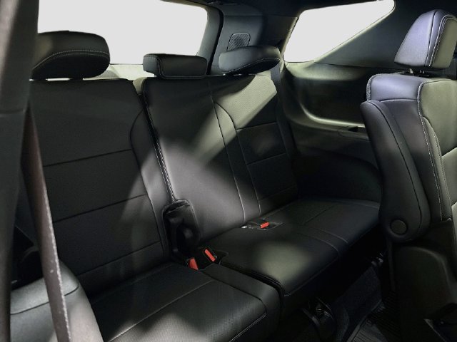New 2027 Chevrolet Traverse LT w/ LPO, Floor Liner Package FWD image 24
