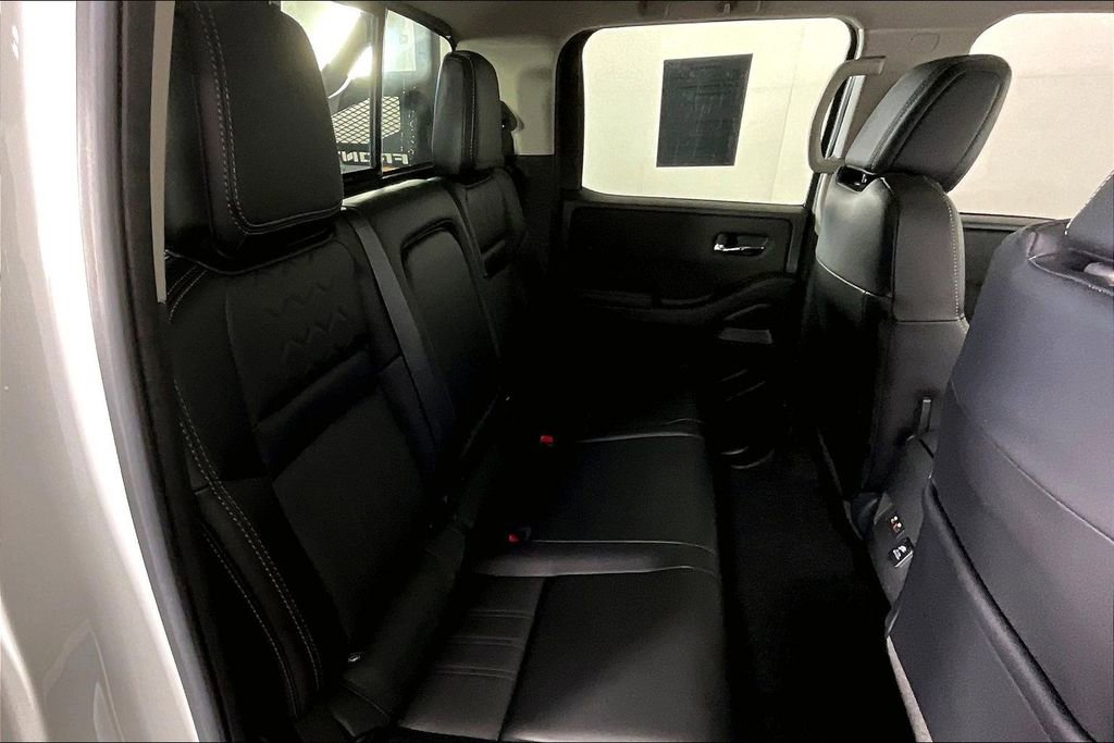 Used 2024 Nissan Frontier SL w/ Technology Package image 39