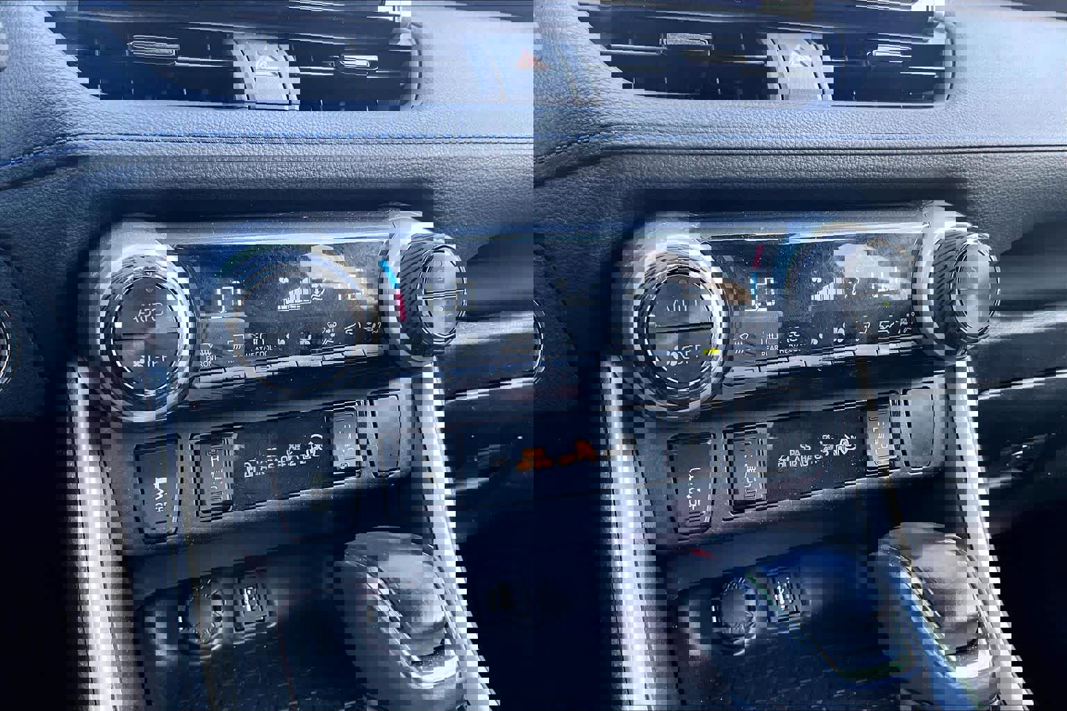 Used 2024 Toyota RAV4 SE w/ Convenience Package image 35