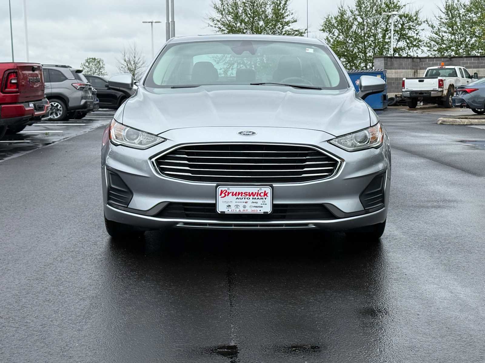 Used 2020 Ford Fusion SE FWD image 2