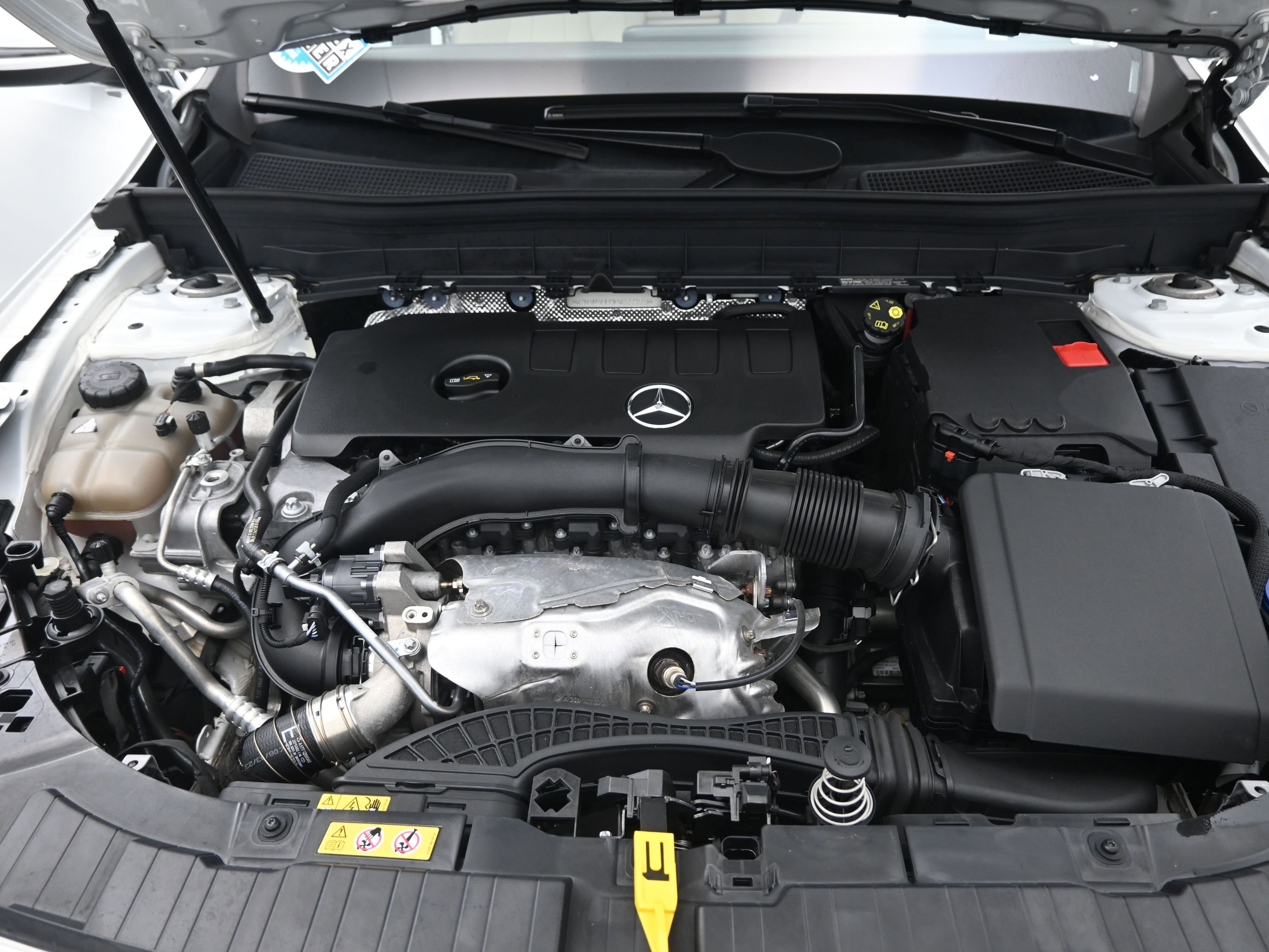 Used 2023 Mercedes-Benz GLB 250 4MATIC w/ Premium Package image 22