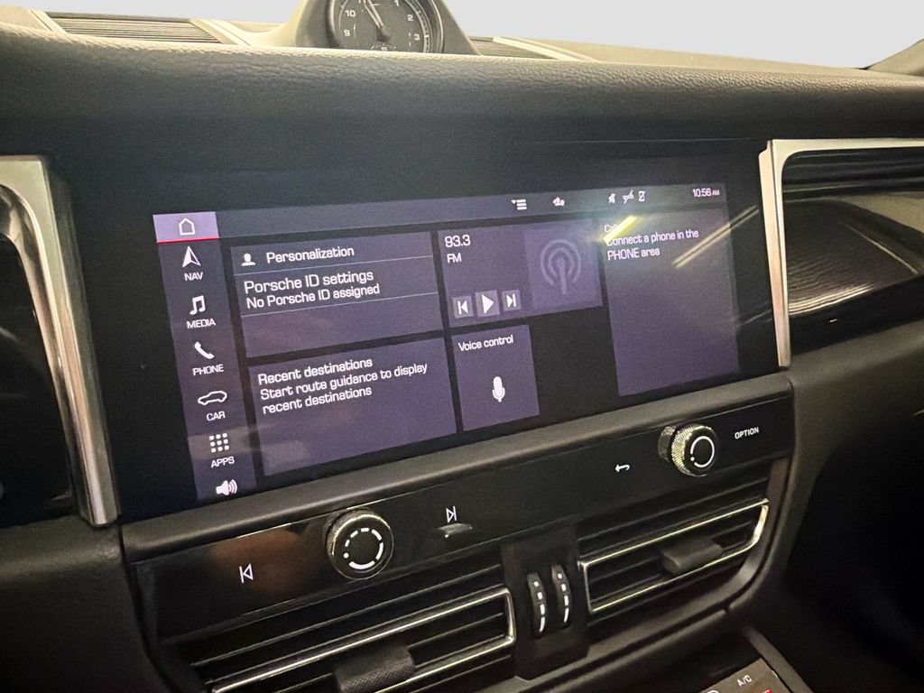 Certified 2022 Porsche Macan S AWD/4WD image 16