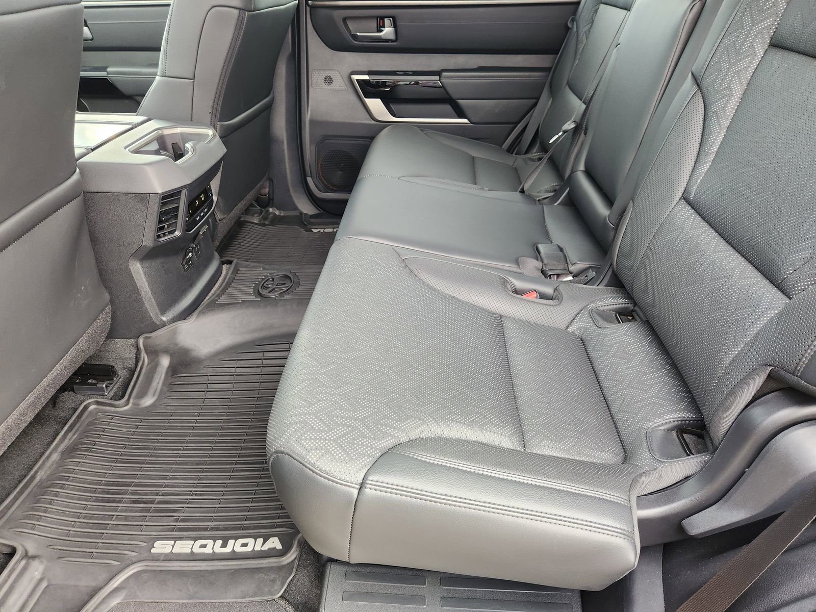 Used 2023 Toyota Sequoia Limited image 31