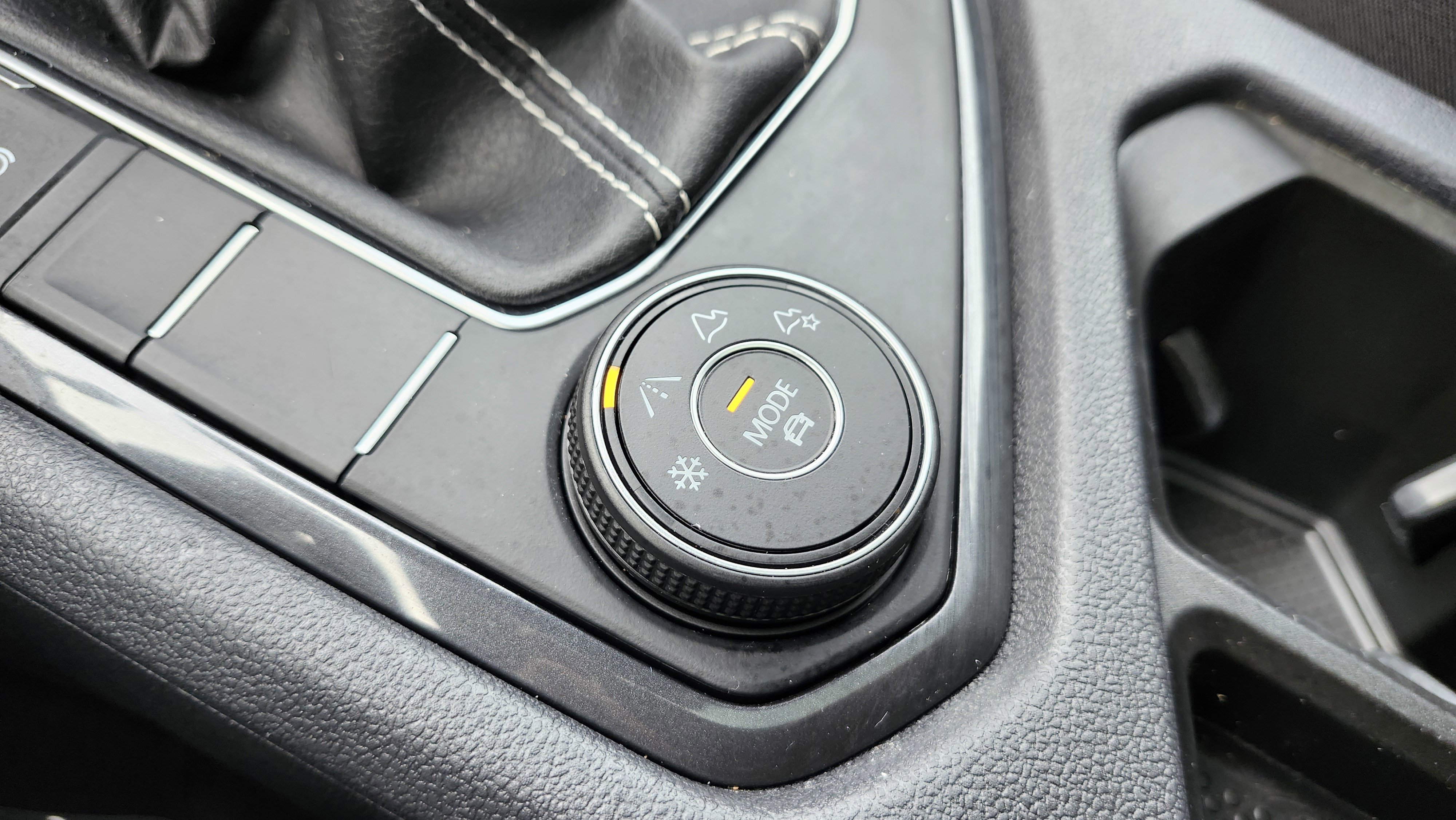 Used 2023 Volkswagen Tiguan SE R-Line image 33