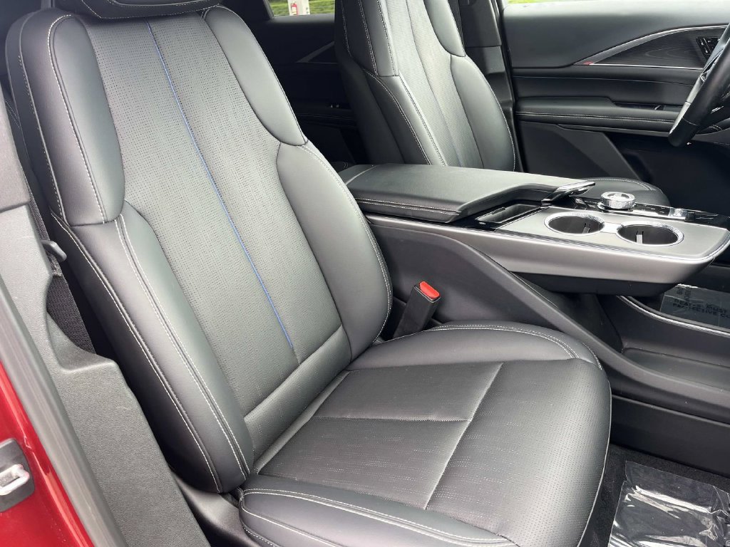Certified 2024 Cadillac Lyriq Sport AWD/4WD image 29