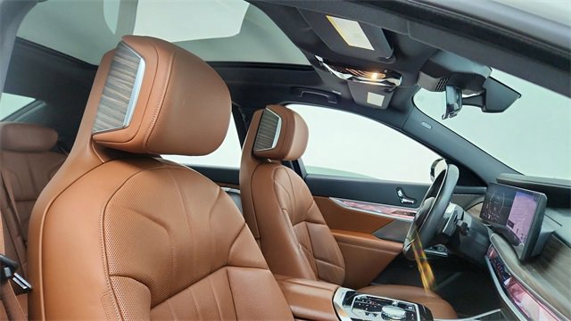 Used 2023 BMW 740i w/ Executive Package image 21
