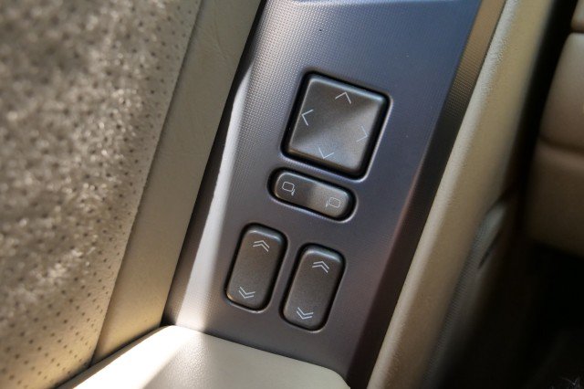 Used 2007 Cadillac XLR V RWD image 19