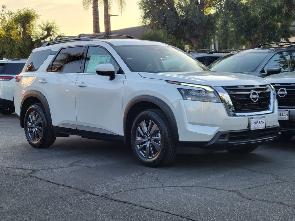 New 2025 Nissan Pathfinder SV image 4