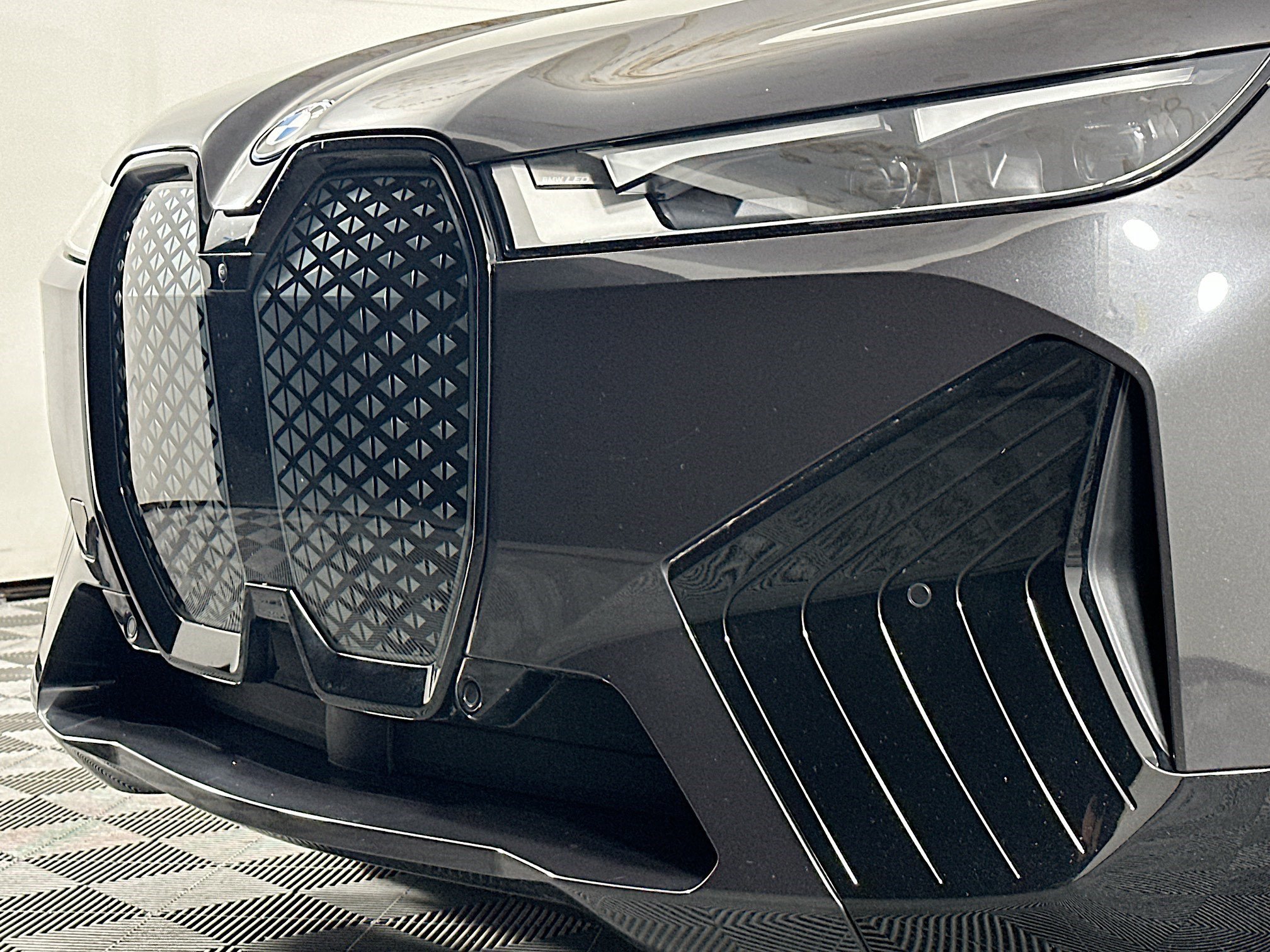 Used 2024 BMW iX xDrive50 w/ Sport Package image 33