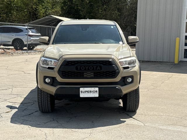 Used 2019 Toyota Tacoma TRD Off-Road AWD/4WD image 11