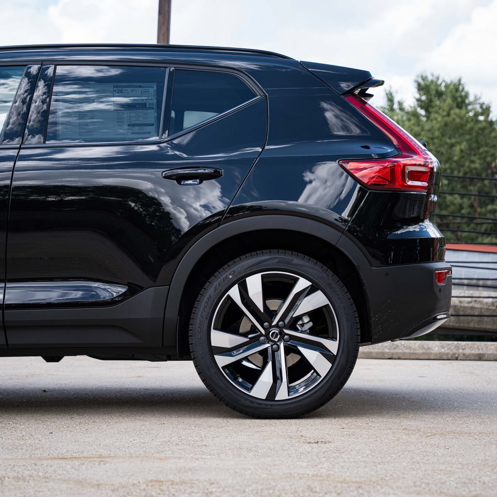 New 2026 Volvo XC40 B5 Ultra w/ Protection Package Premier AWD/4WD image 4