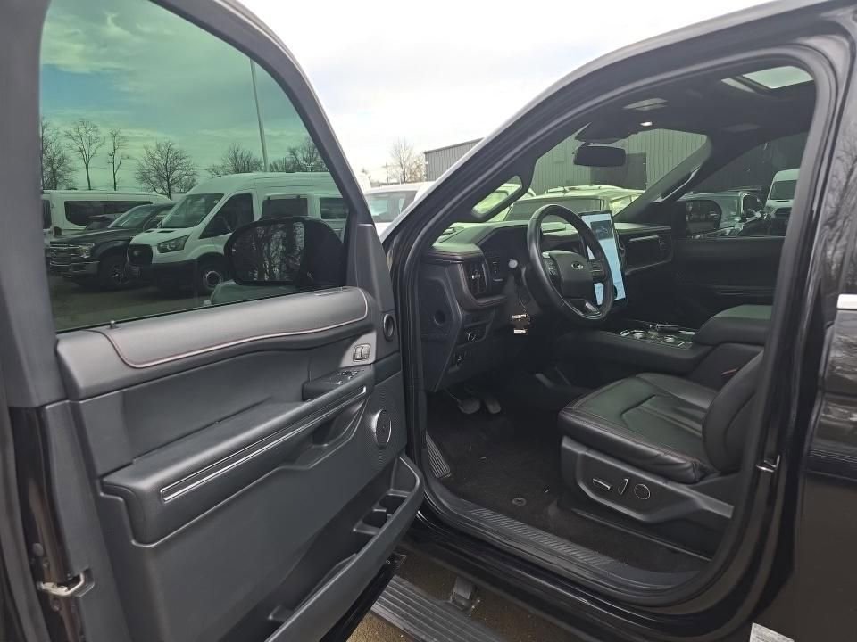 Used 2022 Ford Expedition Limited AWD/4WD image 6