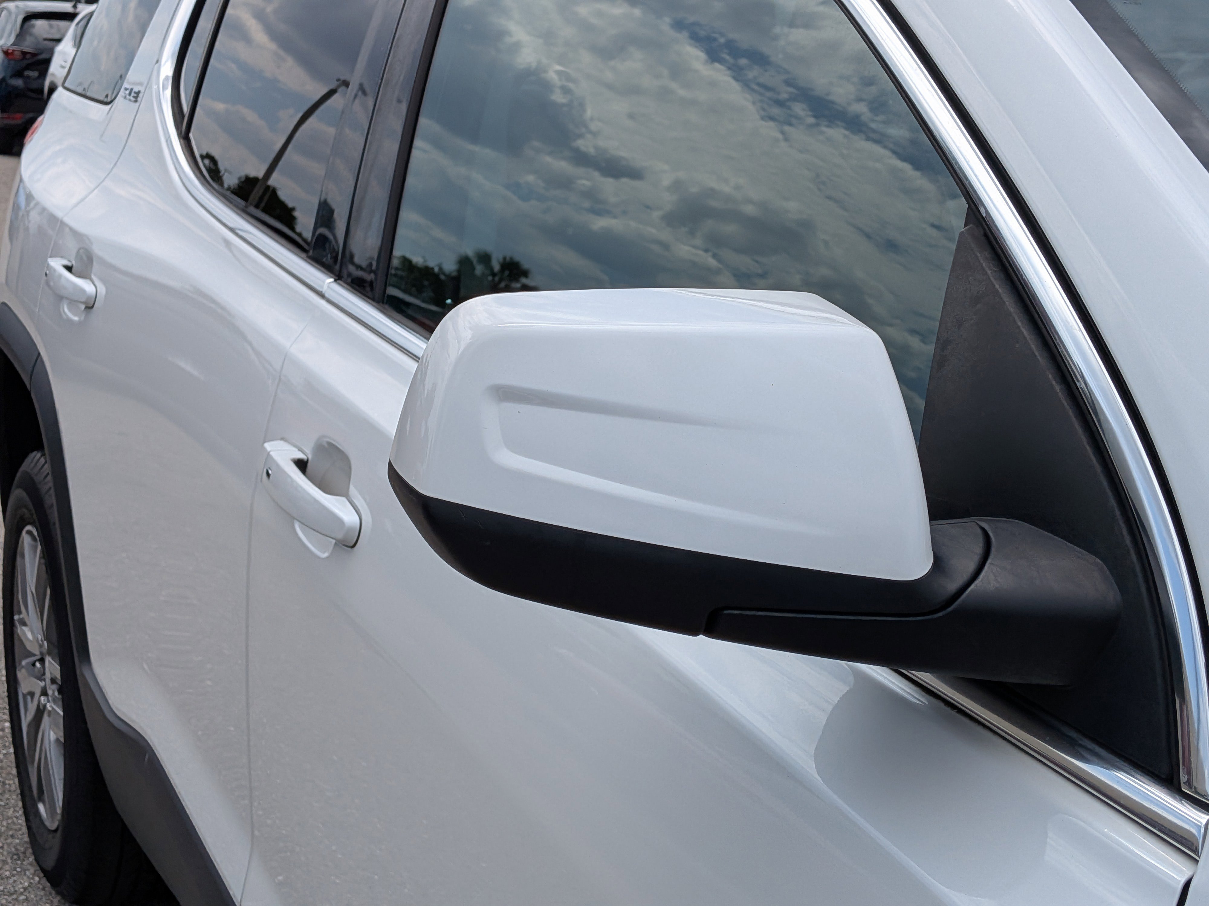 Used 2017 GMC Acadia SLE image 12