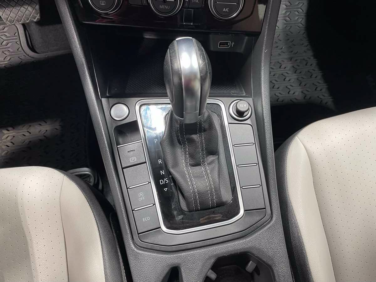 Used 2019 Volkswagen Jetta R-Line FWD image 23